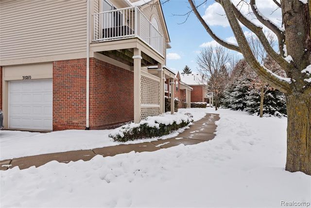 30210 Chesapeake Circle 360, Commerce Twp, MI 48390