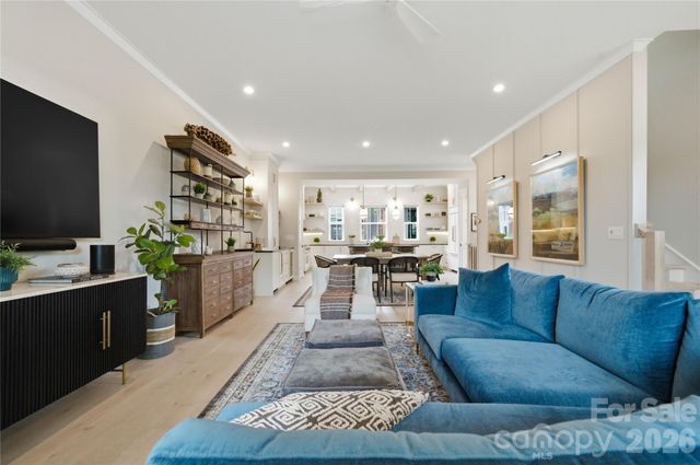 3060 Selwyn Avenue, Charlotte, NC 28209