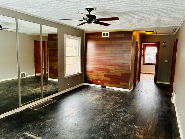 12915 S parnell Avenue, Chicago, IL 60628