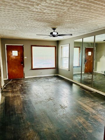 12915 S parnell Avenue, Chicago, IL 60628