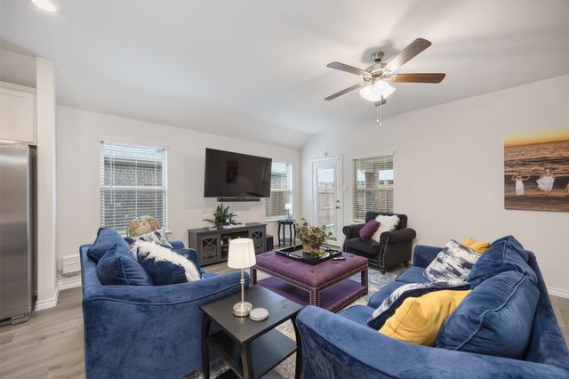 9801 Elk Falls Lane, Aubrey, TX 76227