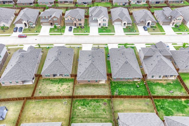 9801 Elk Falls Lane, Aubrey, TX 76227