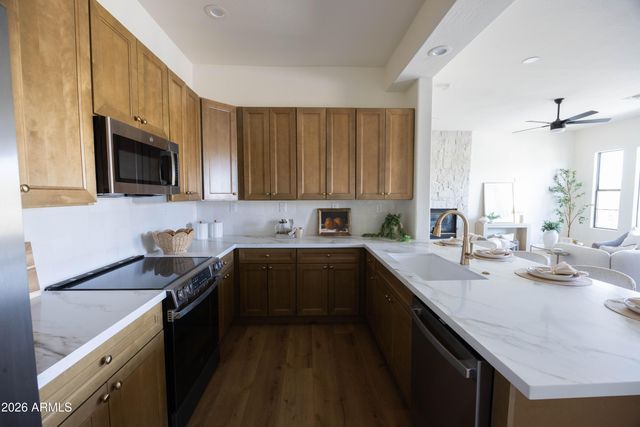 3131 E LEGACY Drive 2076, Phoenix, AZ 85042