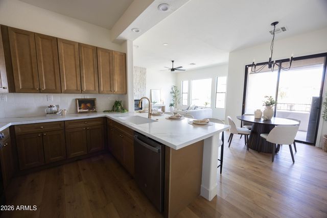 3131 E LEGACY Drive 2076, Phoenix, AZ 85042