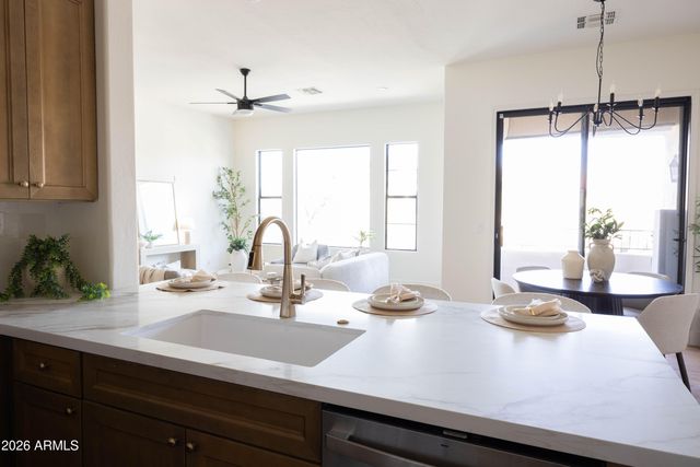 3131 E LEGACY Drive 2076, Phoenix, AZ 85042