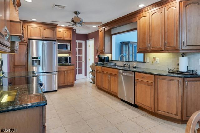 11 Lawrence Rd, Randolph Twp., NJ 07869