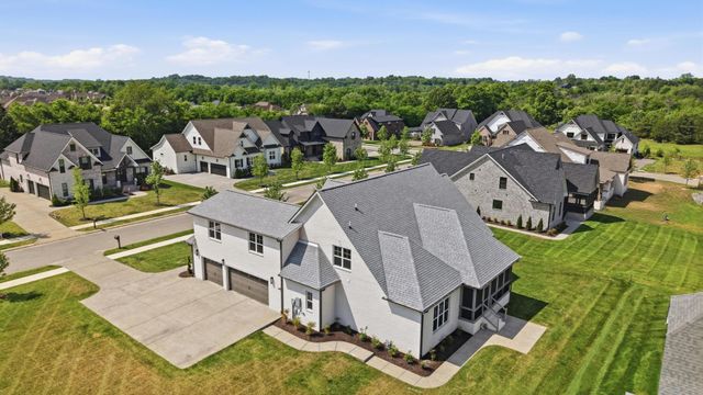 1005 Stone Creek Ln, Lebanon, TN 37087