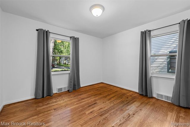 15743 Birwood Avenue, Beverly Hills, MI 48025