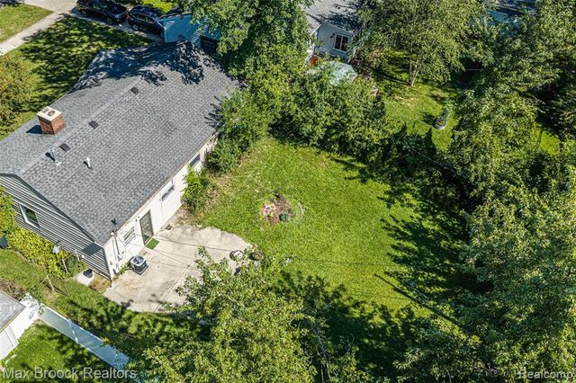 15743 Birwood Avenue, Beverly Hills, MI 48025