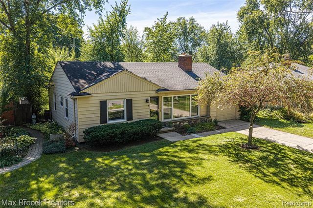 15743 Birwood Avenue, Beverly Hills, MI 48025