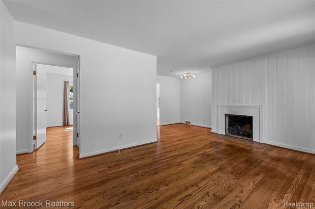 15743 Birwood Avenue, Beverly Hills, MI 48025
