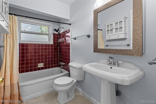 15743 Birwood Avenue, Beverly Hills, MI 48025