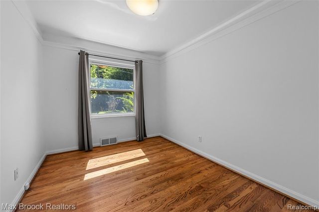 15743 Birwood Avenue, Beverly Hills, MI 48025