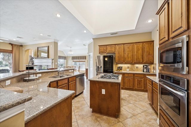 18123 Billabong Crescent Court, Cypress, TX 77429