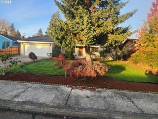 1472 Nw TROOST St, Roseburg, OR 97471