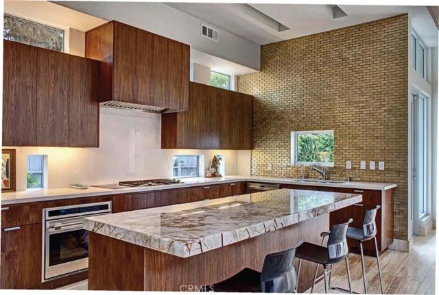 4154 Kenyon, Los Angeles, CA 90066
