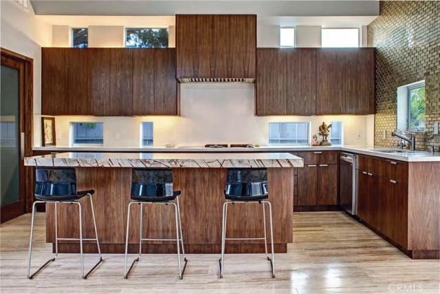 4154 Kenyon, Los Angeles, CA 90066
