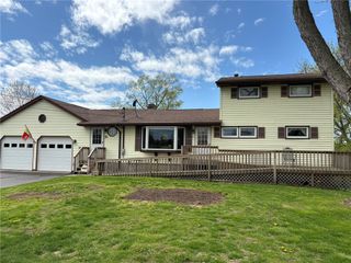 51 Palmer Road, Riga, NY 14428