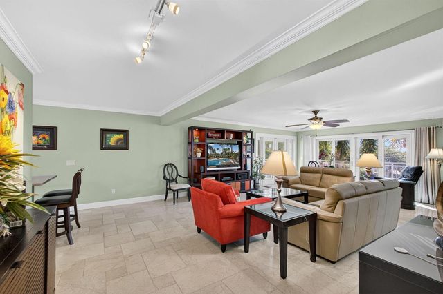 129 S Golfview Road 7, Lake Worth Beach, FL 33460