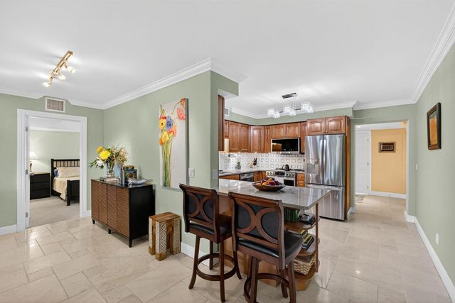 129 S Golfview Road 7, Lake Worth Beach, FL 33460