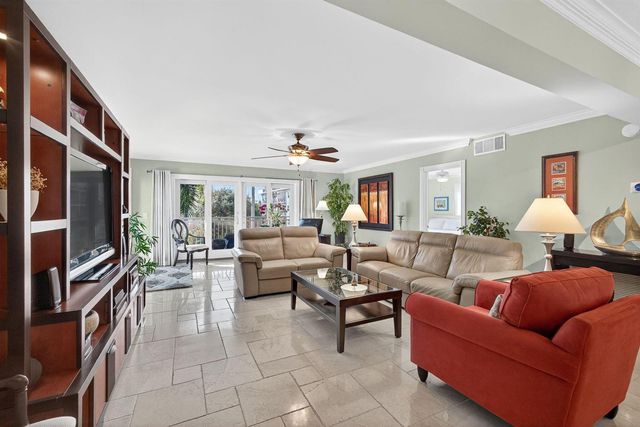 129 S Golfview Road 7, Lake Worth Beach, FL 33460