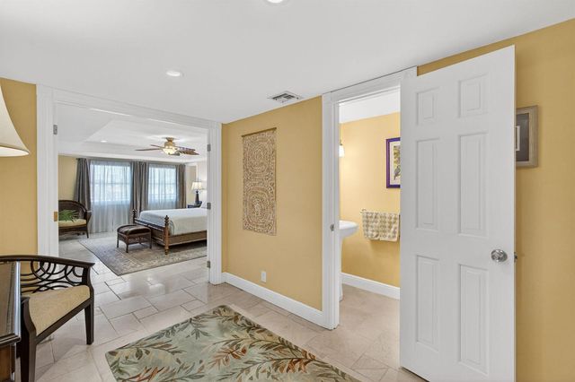 129 S Golfview Road 7, Lake Worth Beach, FL 33460