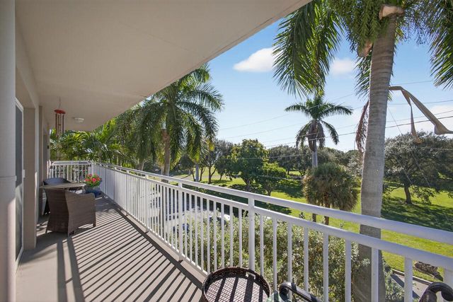 129 S Golfview Road 7, Lake Worth Beach, FL 33460