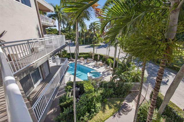 129 S Golfview Road 7, Lake Worth Beach, FL 33460