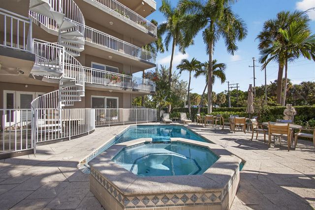 129 S Golfview Road 7, Lake Worth Beach, FL 33460