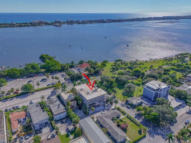 129 S Golfview Road 7, Lake Worth Beach, FL 33460