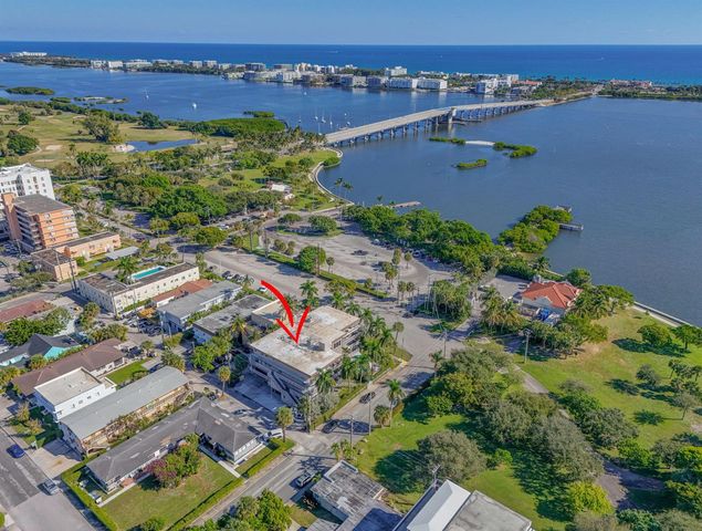129 S Golfview Road 7, Lake Worth Beach, FL 33460