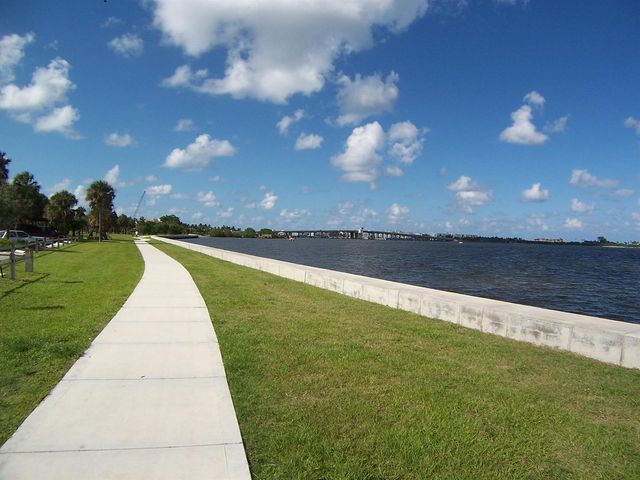 129 S Golfview Road 7, Lake Worth Beach, FL 33460