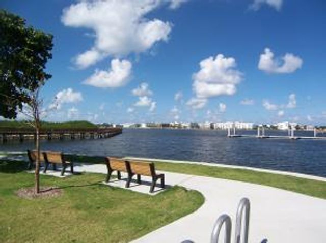 129 S Golfview Road 7, Lake Worth Beach, FL 33460