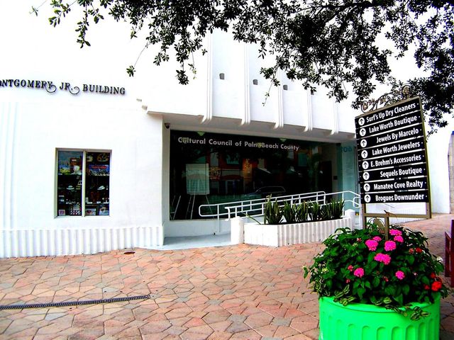 129 S Golfview Road 7, Lake Worth Beach, FL 33460