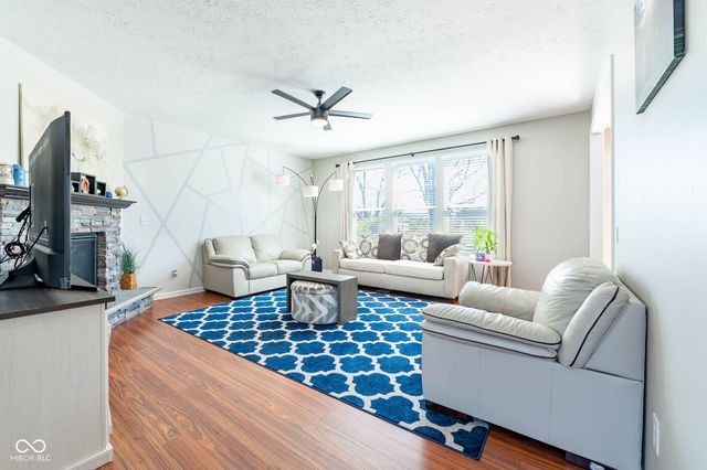 1325 Brentford Lane, Greenwood, IN 46143