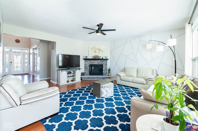 1325 Brentford Lane, Greenwood, IN 46143