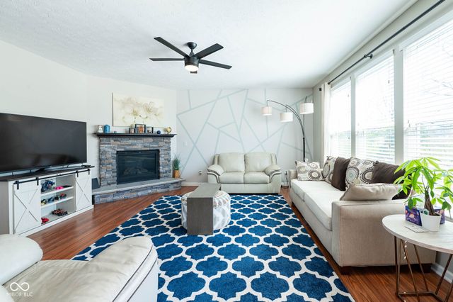 1325 Brentford Lane, Greenwood, IN 46143