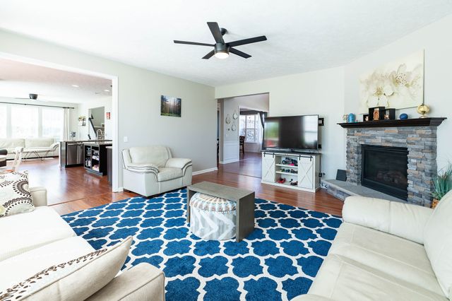 1325 Brentford Lane, Greenwood, IN 46143