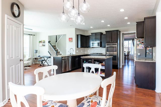 1325 Brentford Lane, Greenwood, IN 46143