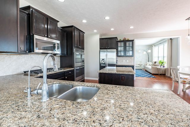 1325 Brentford Lane, Greenwood, IN 46143