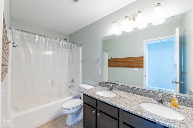 1325 Brentford Lane, Greenwood, IN 46143