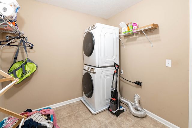 1325 Brentford Lane, Greenwood, IN 46143