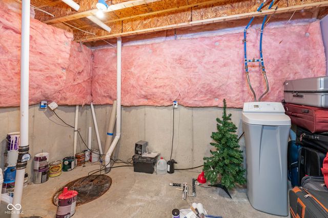 1325 Brentford Lane, Greenwood, IN 46143