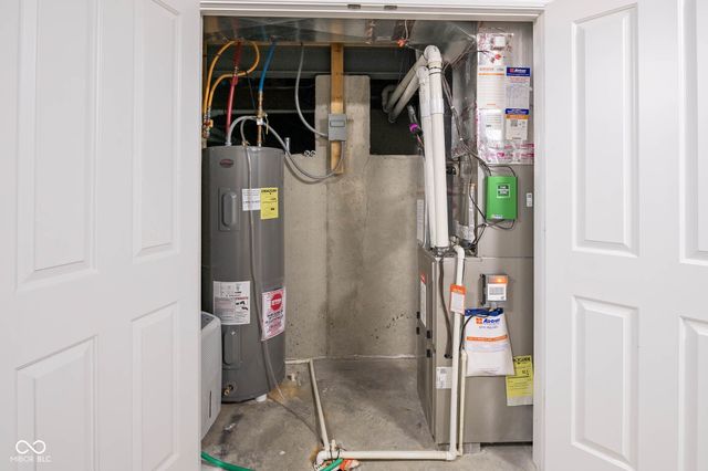 1325 Brentford Lane, Greenwood, IN 46143