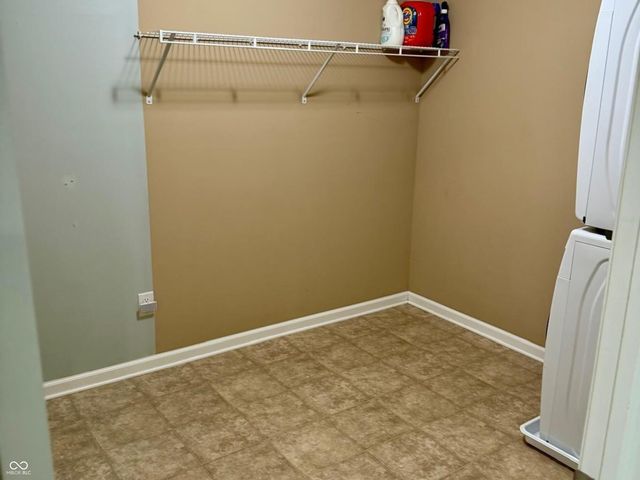 1325 Brentford Lane, Greenwood, IN 46143