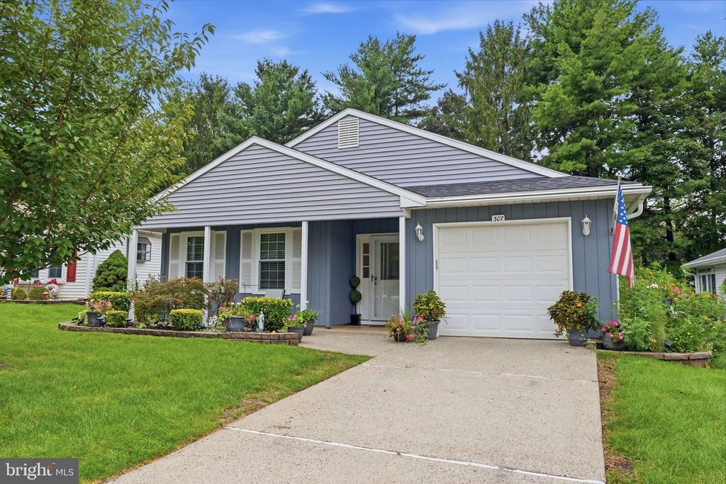 307 HILLTOP LN E, COLUMBUS, NJ 08022 — exterior