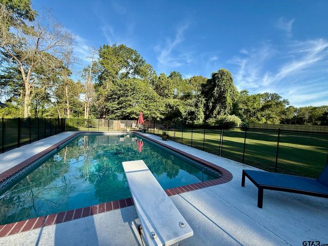 10401 County Road 137, Flint, TX 75762