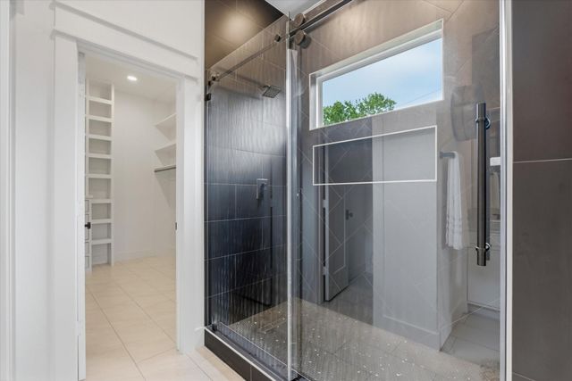 218 Avenue Of Oaks Street, Houston, TX 77009