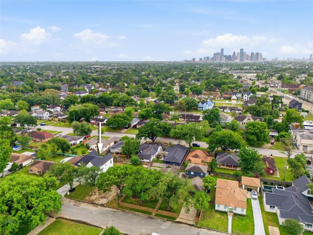 218 Avenue Of Oaks Street, Houston, TX 77009