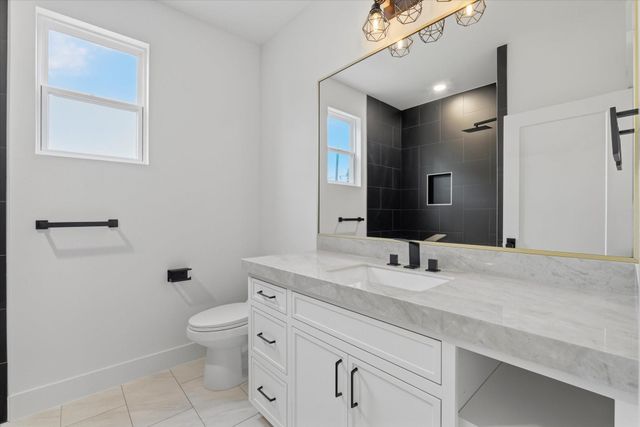 218 Avenue Of Oaks Street, Houston, TX 77009